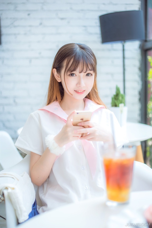 “夫君~”一名美妇带着一股慵懒的风情来到刘璝身后，轻声唤道。